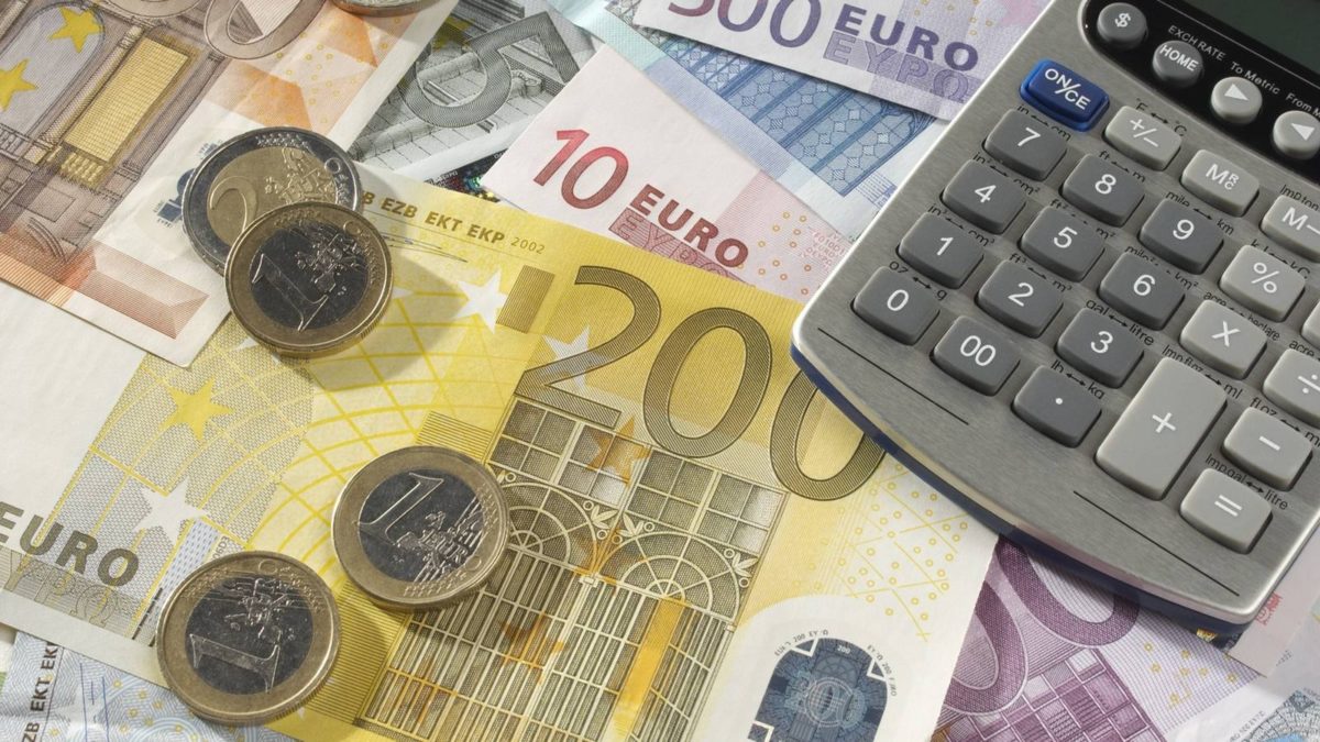Comment économiser 10000 euros par an : les conseils d'experts en 2023