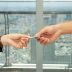 Les 8 Meilleures Cartes de Visite Numériques 2025 (Guide Complet & Comparaison)