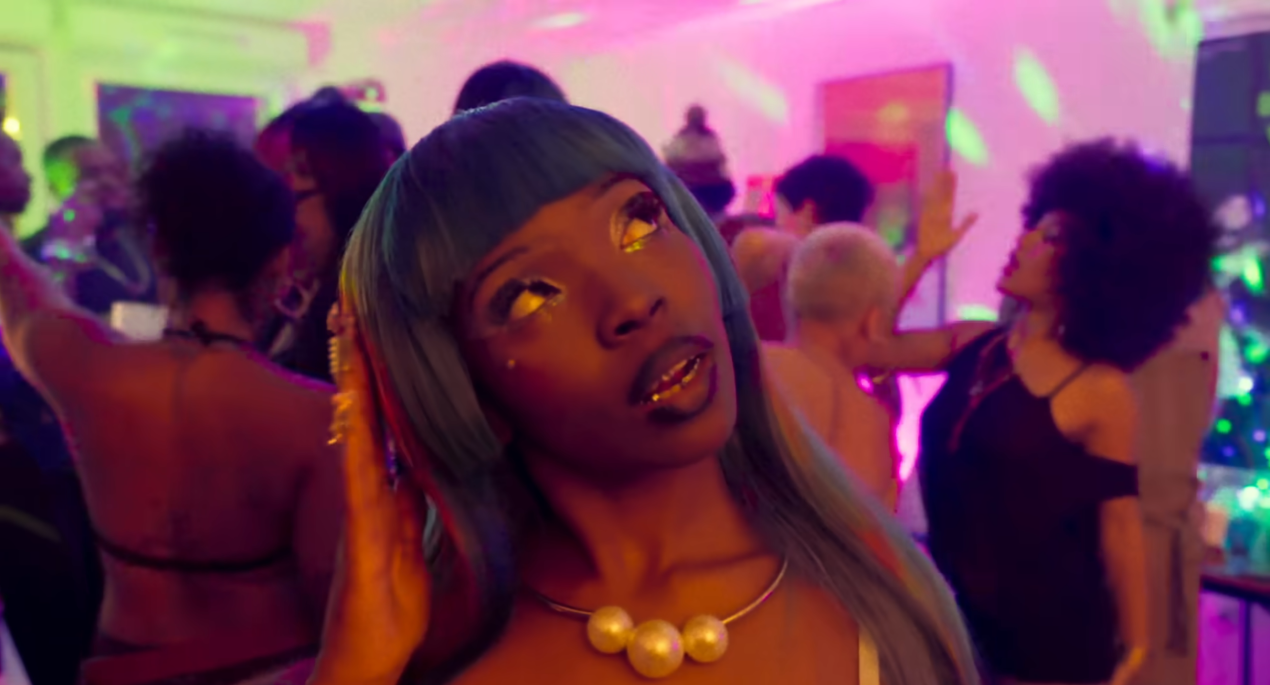 De quoi parle vraiment la chanson Kongolese sous BBL de Theodora ? Explication