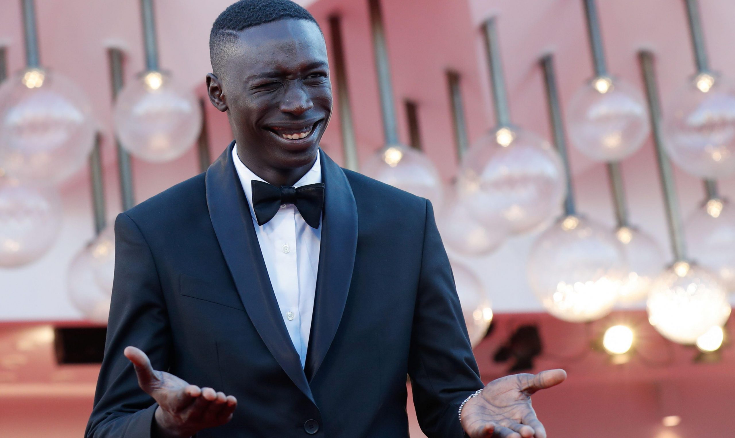 Près d'un MILLIARD de dollars : Khaby Lame vend son image à l'IA et casse Internet