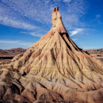 Entre Ciel et Soufre : Guide Complet pour Visiter les Cheminées Volcaniques et les Levers de Soleil Envoûtants du Lac Abbé, le Joyau Caché de Djibouti