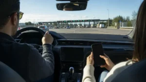 Passagère documentant une coupure CarPlay après le passage d’un péage autoroutier.