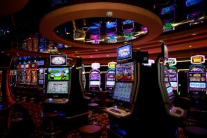 Casino en ligne ou casino physique : ce qui change vraiment pour le joueur